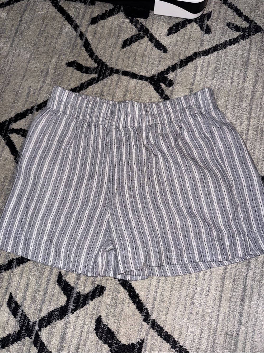 Old Navy Blue-Gray Striped Women’s Elastic Waist Shorts